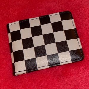 checkered wallet 🤍